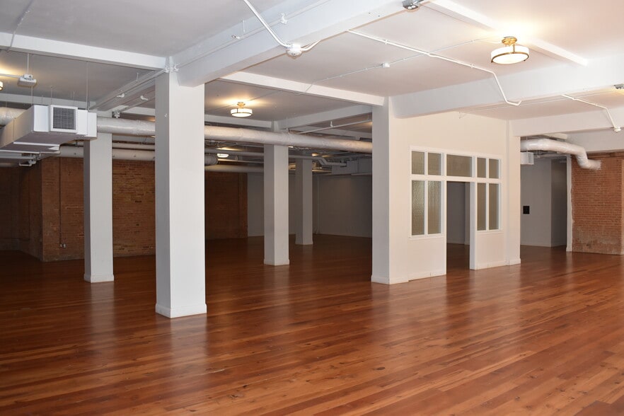 More Photos Of 2218 Bryan St, Dallas Office For Lease
