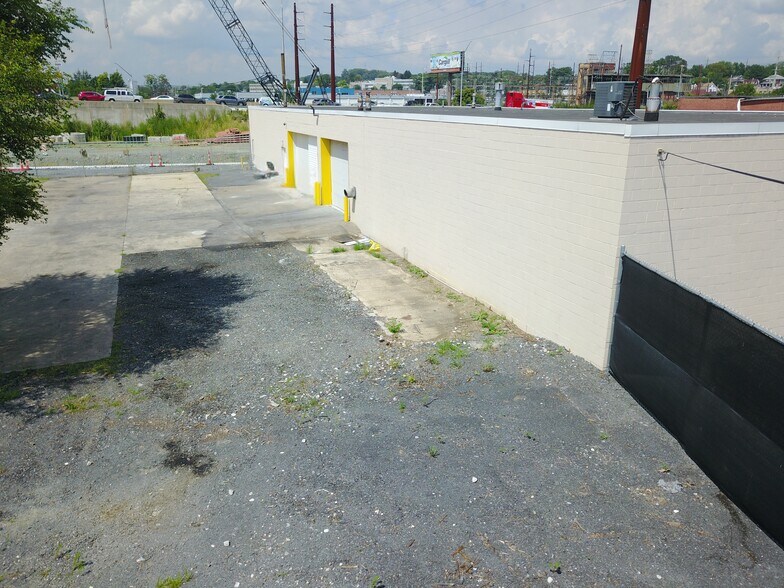 More Photos Of 916 S 18th St, Harrisburg Warehouse For Lease