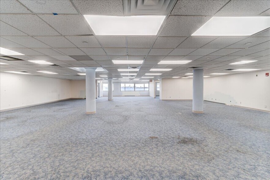 More Photos Of 1 Edgewater St, Staten Island Office For Lease