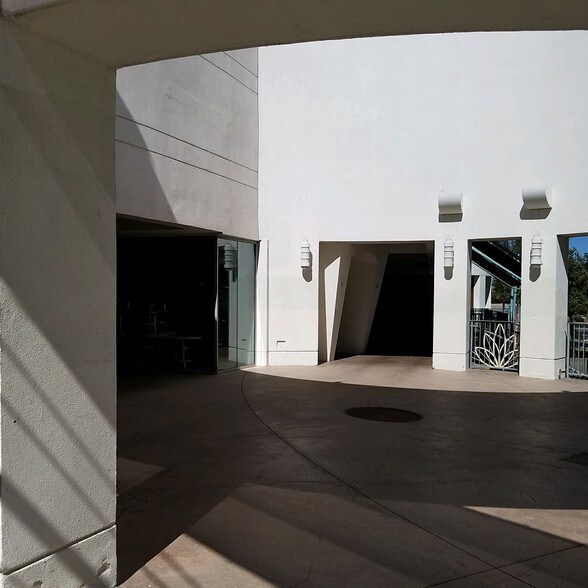 More Photos Of 4500 E Sunset Rd, Henderson General Retail For Lease