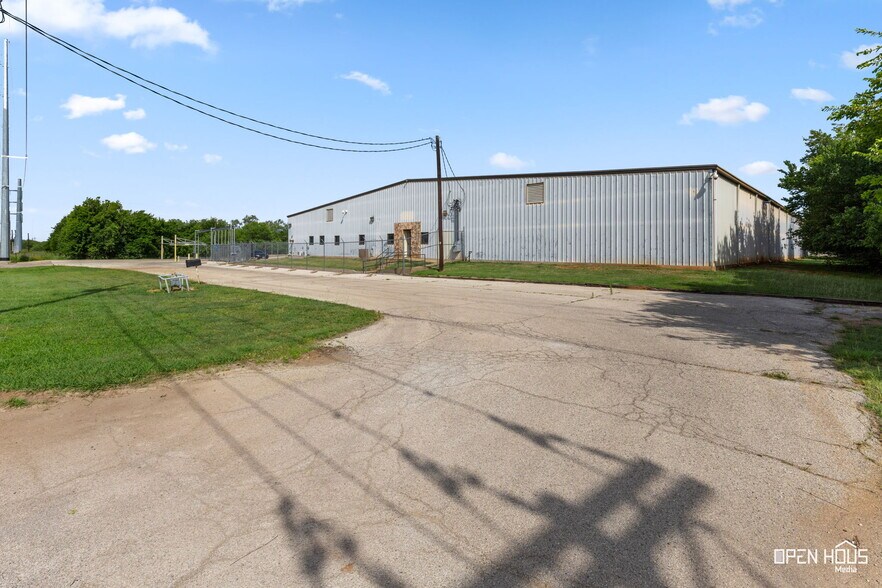 More Photos Of 208 Randy Dr, Wichita Falls Warehouse For Sale