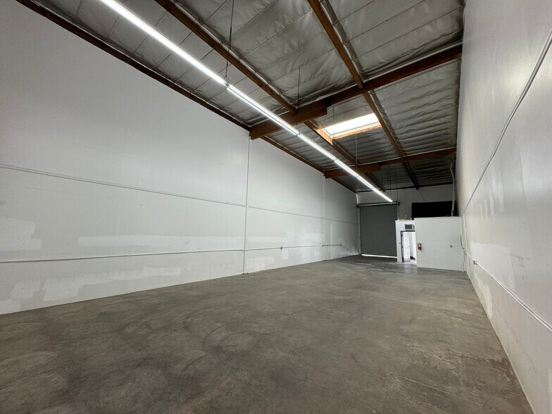 More Photos Of 1390 E Burnett St, Signal Hill Warehouse For Lease