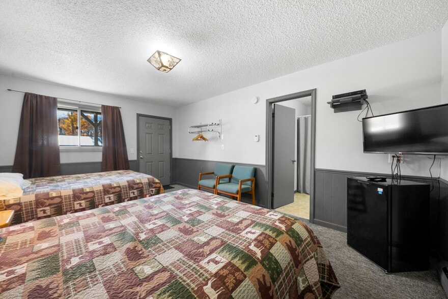 More Photos Of 10422 Cadillac Hwy, Thompsonville Hotel For Sale