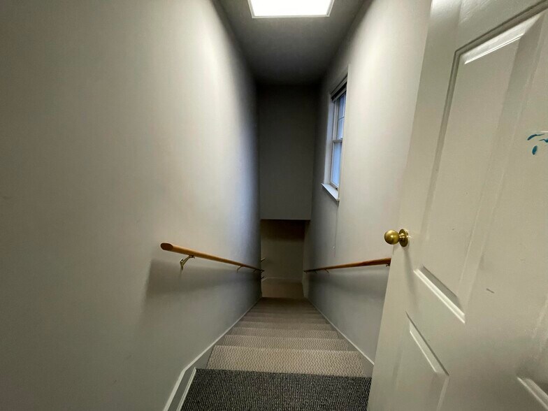 More Photos Of 11325 Pembrooke Sq, Waldorf Medical For Sale