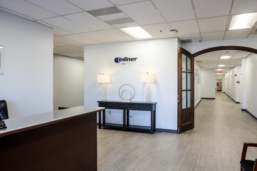 More Photos Of 1585 Roadhaven Dr, Stone Mountain Warehouse For Lease