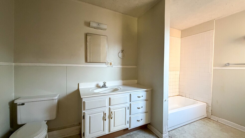 More Photos Of 24 E University Ave, Cincinnati Apartments For Sale