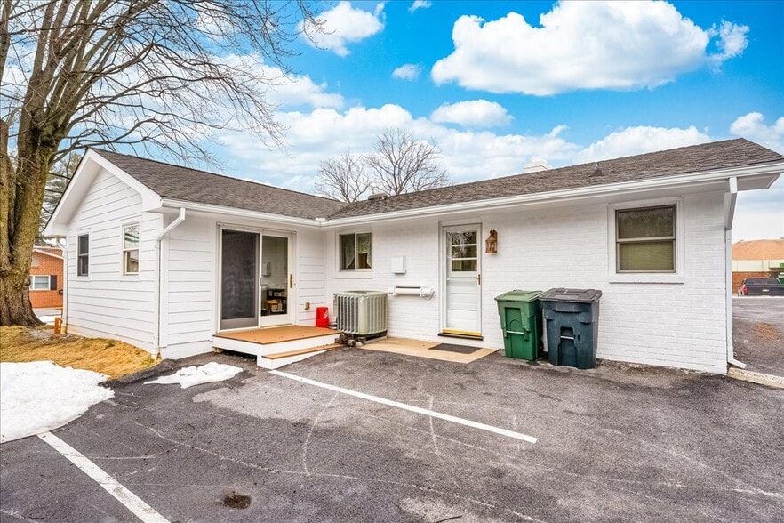 More Photos Of 611 Nursery Rd, Westminster Office For Sale