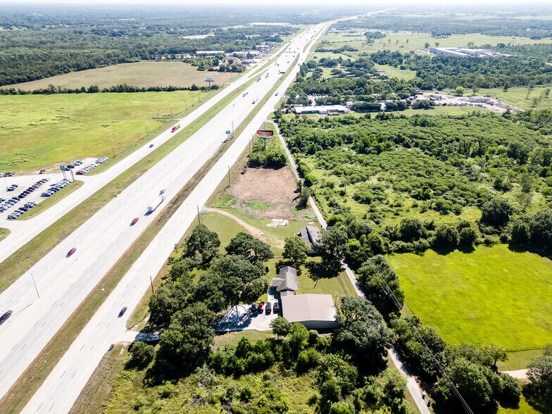 More Photos Of 4095 SE I 10 Frontage Rd, Sealy Medical For Lease