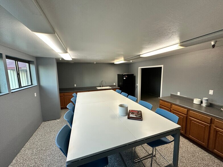 More Photos Of 9800-9900 Hill View Rd, Newcastle Warehouse For Lease