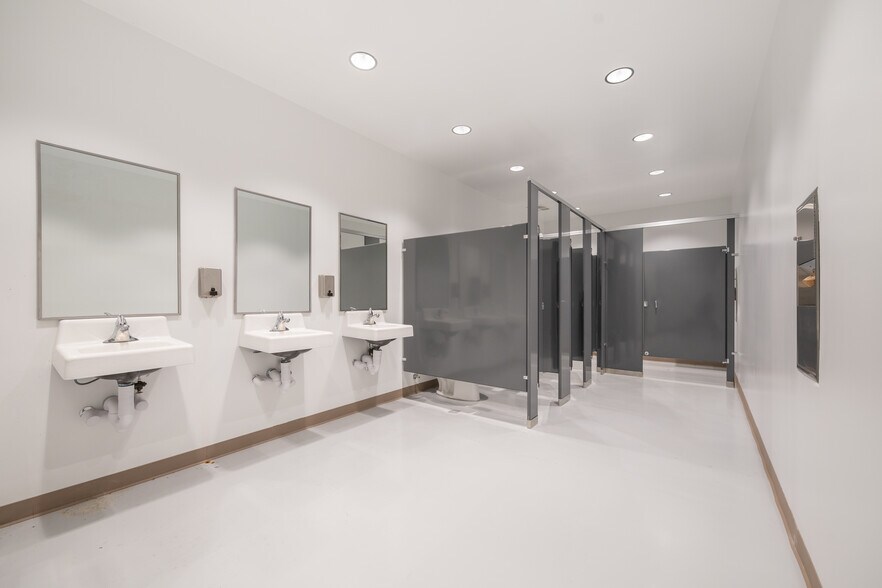 More Photos Of 2280 Lane Ave N, Jacksonville Unknown For Lease