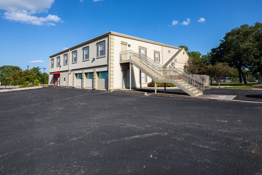 More Photos Of 301 N C M Allen Pkwy, San Marcos Loft Creative Space For Lease