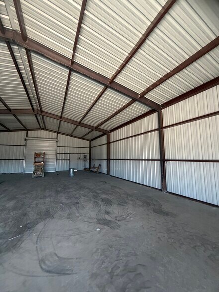 More Photos Of 506 S Access Rd, Clyde Flex For Lease
