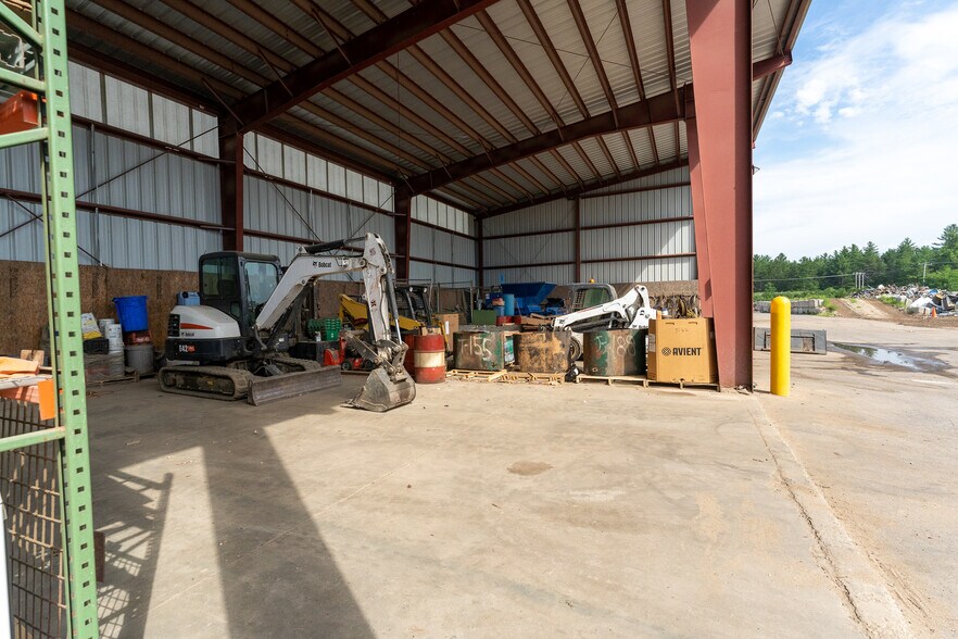 More Photos Of 563 Plains Rd, Tamworth Warehouse For Lease