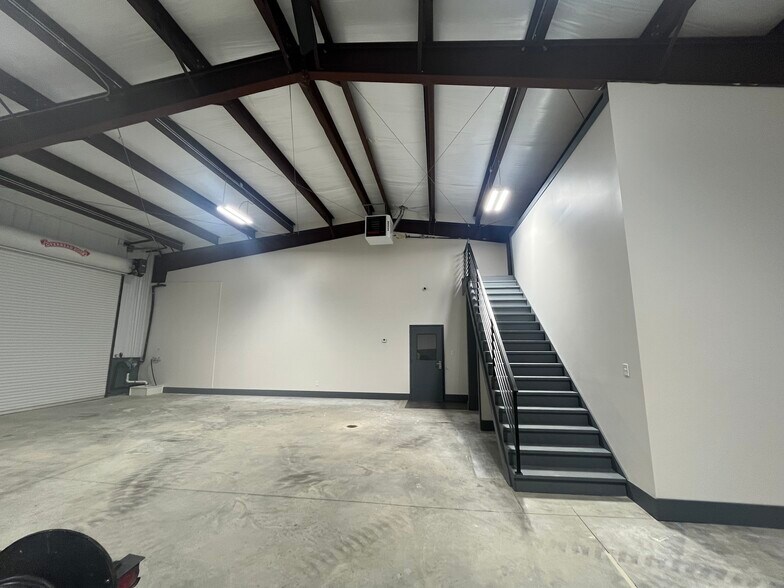 More Photos Of 2740 Old Austin Peay Hwy, Memphis Industrial For Lease