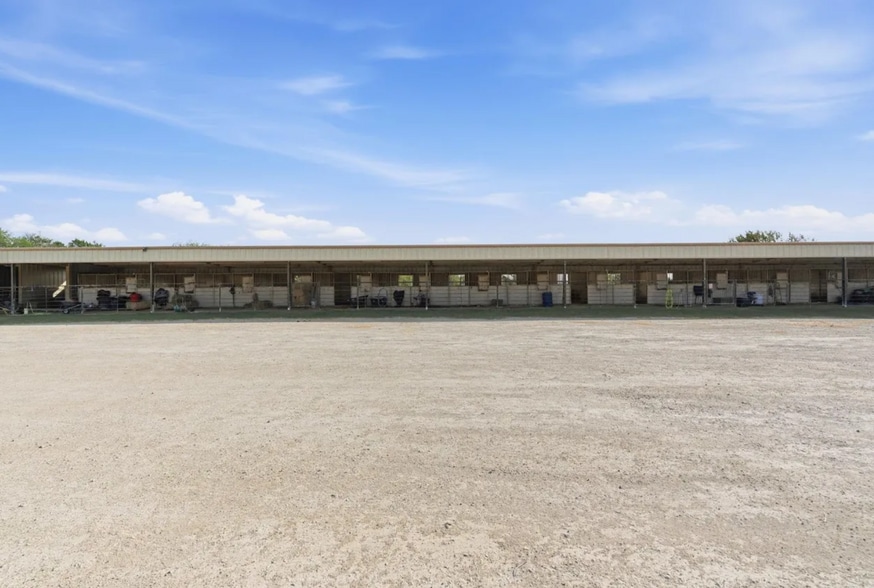 More Photos Of 8441 County Road 176, Stephenville Apartments For Sale