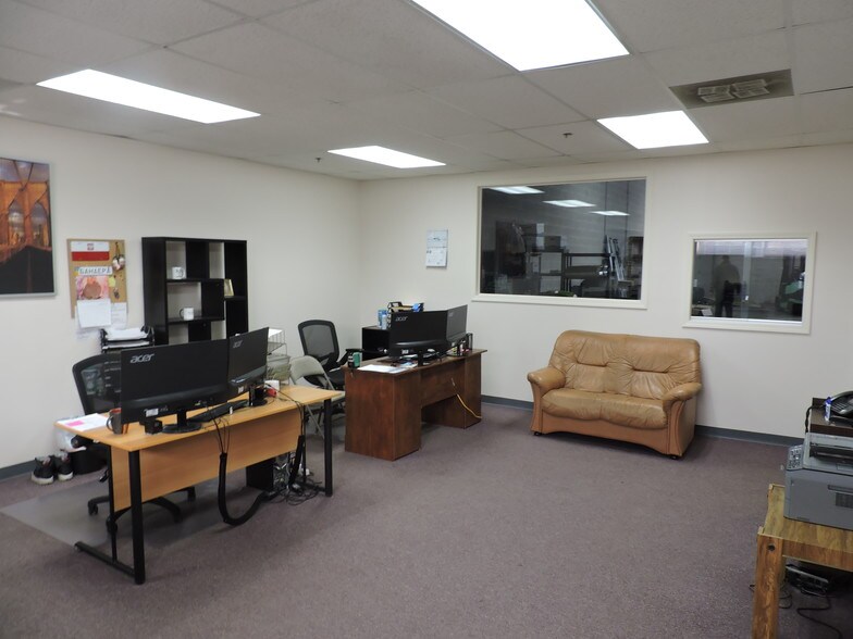 More Photos Of 158-176 N Brandon Dr, Glendale Heights Warehouse For Sale