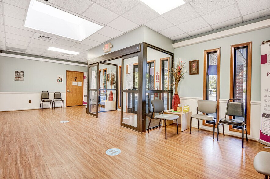More Photos Of 231 Memorial Dr, Jacksonville Medical For Sale