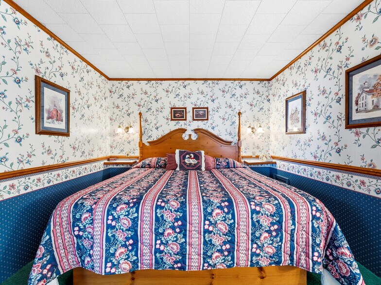 More Photos Of 1024 S I 75 Business Loop, Grayling Hotel For Sale