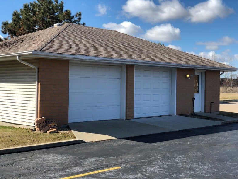 More Photos Of 3813 Illinois Ave, St Charles Office For Sale