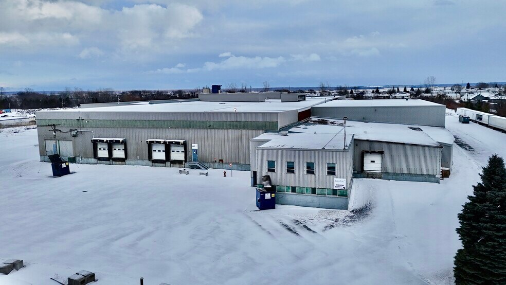 More Photos Of 1375 Rue Brouillette, Saint-hyacinthe Manufacturing For Lease