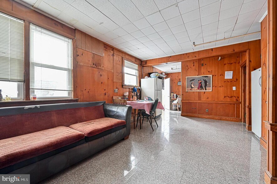 More Photos Of 13 N East Blvd, Vineland Flex For Sale