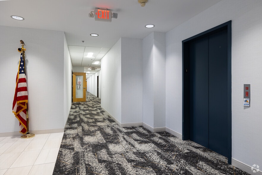 More Photos Of 1122 Town & Country Commons, Chesterfield Office For Sale