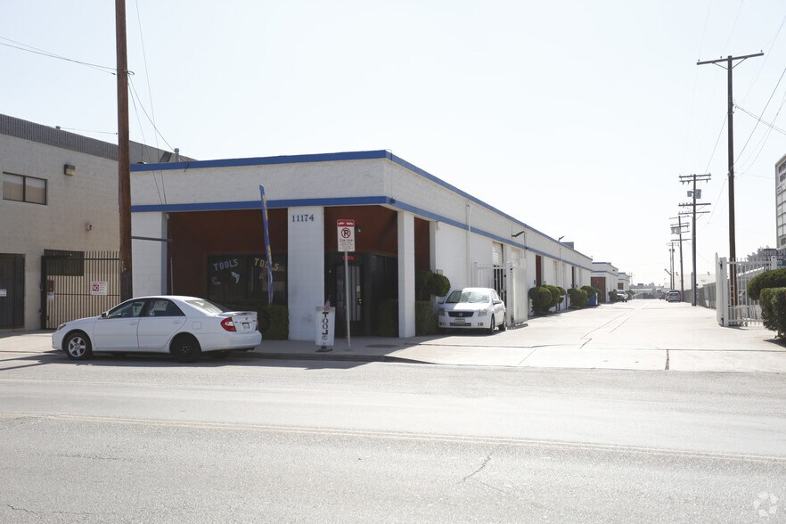 Primary Photo Of 11174-11178 Penrose St, Sun Valley Warehouse For Lease