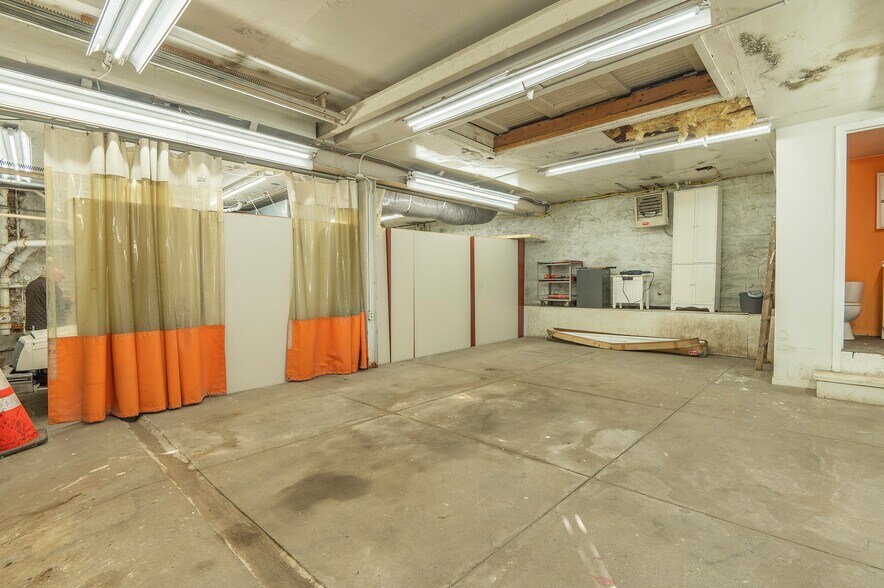 More Photos Of 230 Leverington Ave, Philadelphia Auto Repair For Sale