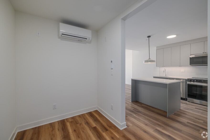 More Photos Of 873 COMMUNIPAW Ave, Jersey City Apartments For Lease