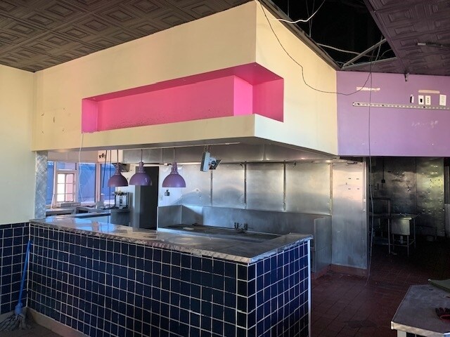 More Photos Of 9220 Gulf Fwy, Houston Freestanding For Lease