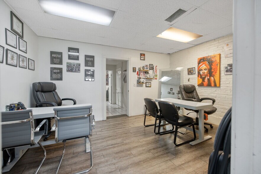 More Photos Of 143 E Tulare Ave, Tulare Storefront For Sale