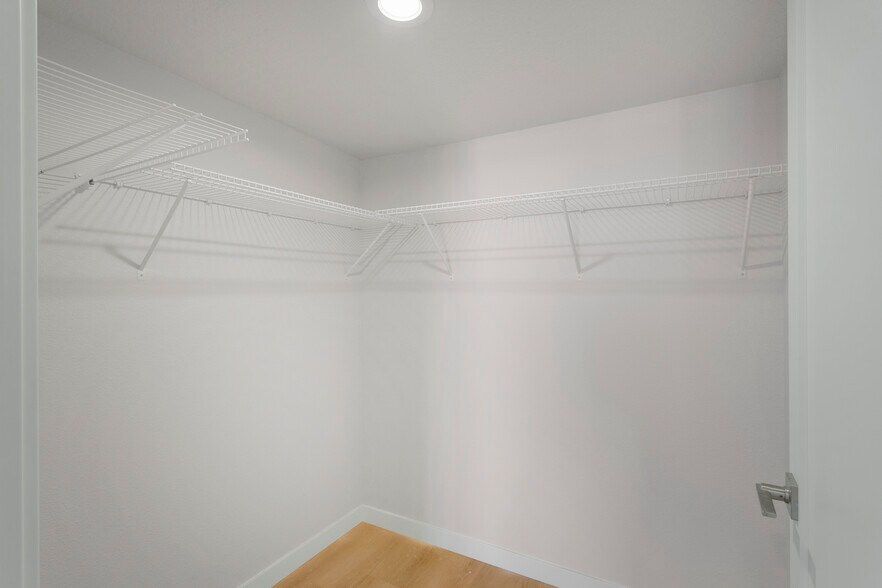 More Photos Of 287 NE 3rd St, Gresham Apartments For Sale