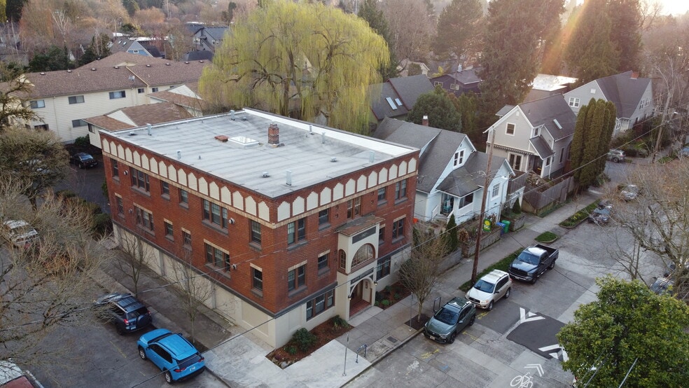 More Photos Of 3080 SE Ankeny St, Portland Apartments For Sale
