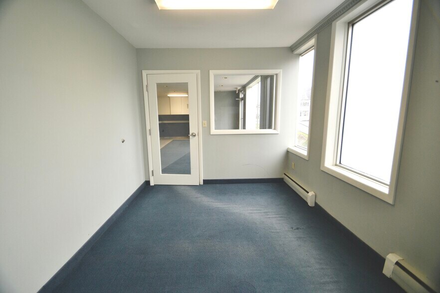 More Photos Of 630 Highland Ave, Waterbury Storefront Retail Residential For Lease