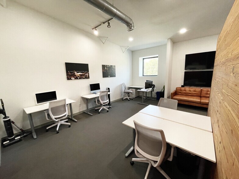 More Photos Of 3700 Thompson St, Austin Loft Creative Space For Lease