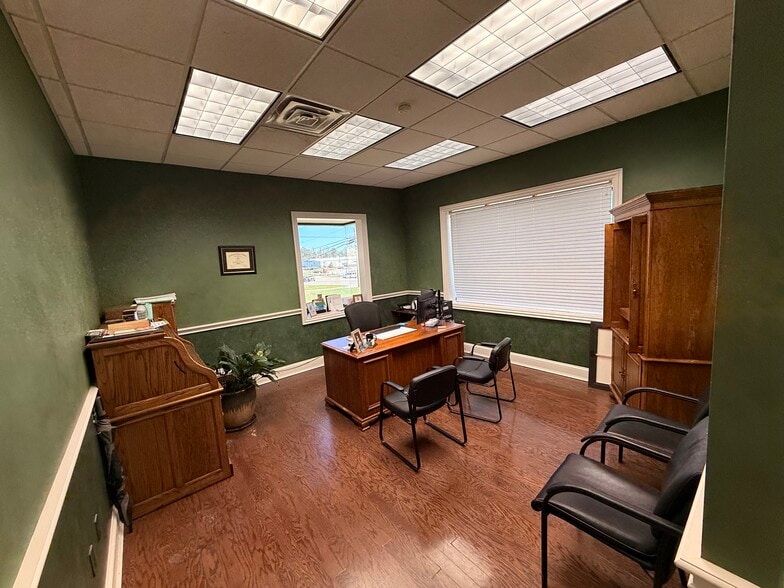 More Photos Of 1825 Hwy 39 N, Meridian Bank For Sale