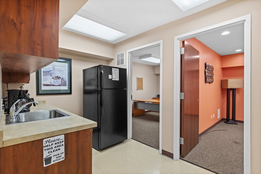 More Photos Of 10131-10137 West Florissant Ave, Saint Louis Office For Sale