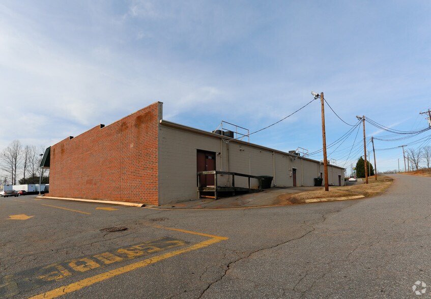 More Photos Of 825 Conover Blvd W, Conover General Retail For Lease