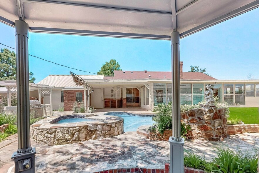 More Photos Of 691 Rose Garden Dr, McKinney Assisted Living For Sale