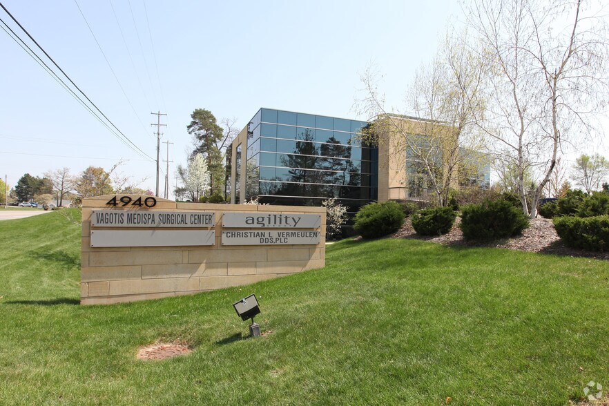 More Photos Of 4940 Cascade Rd SE, Grand Rapids Medical For Lease
