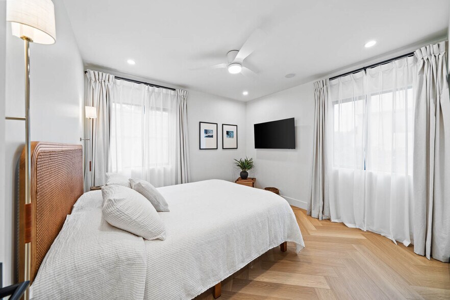 More Photos Of 7372 Fay Ave, La Jolla Multifamily For Sale