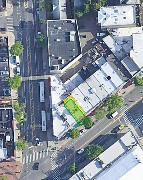 More Photos Of 6913 Grand Ave, Maspeth General Retail For Lease