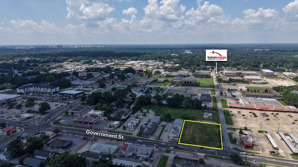More Photos Of 5229 Government St, Baton Rouge General Retail For Lease