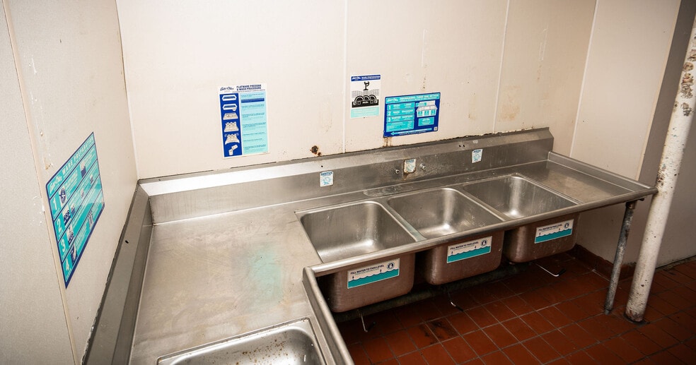 More Photos Of 1221-1231 Garnet Ave, San Diego Storefront For Lease