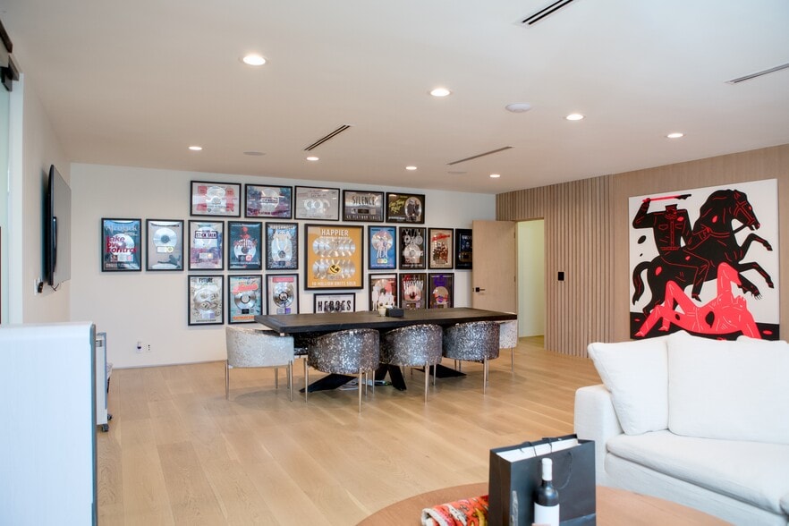 More Photos Of 648 N St. Andrews Pl, Los Angeles Loft Creative Space For Sale