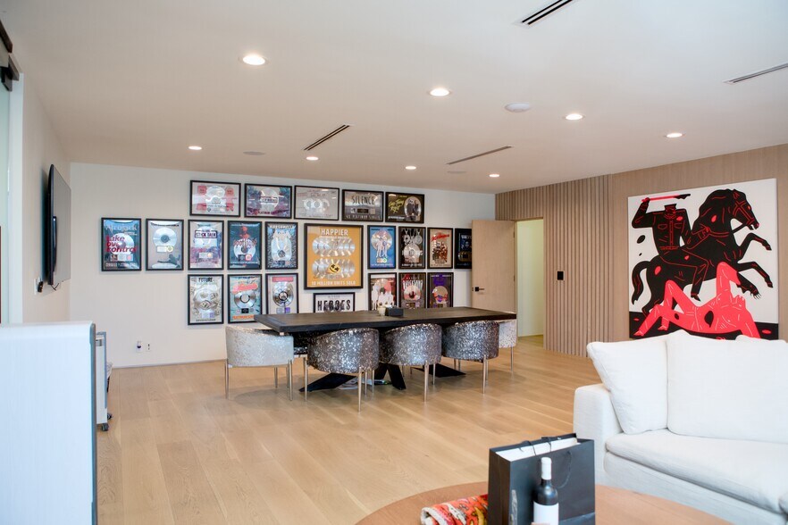 More Photos Of 648 N St. Andrews Pl, Los Angeles Loft Creative Space For Lease