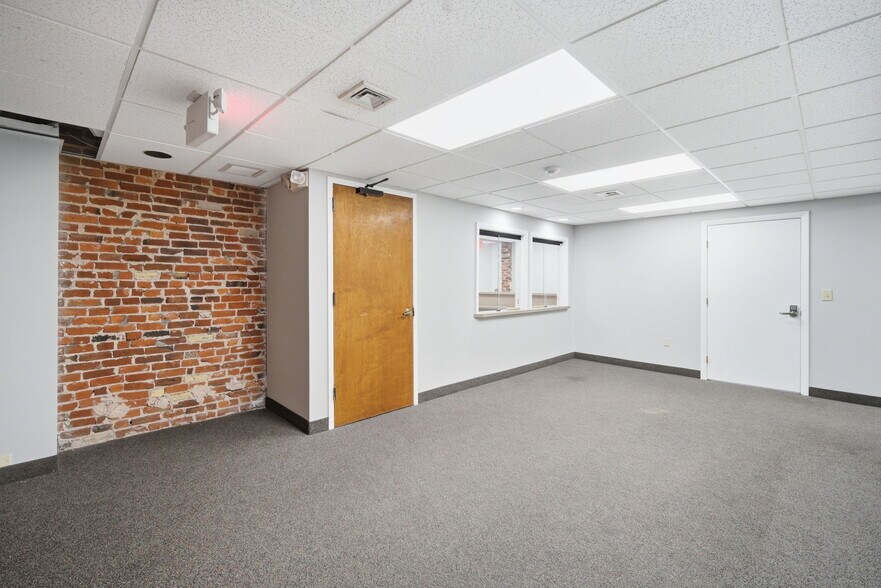 More Photos Of 222 Carew St, Springfield Medical For Lease
