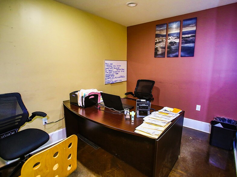 More Photos Of 42 Windsor Hwy, New Windsor Township Storefront Retail Office For Lease