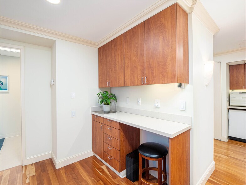 More Photos Of 115 E 61st St, New York Medical For Sale