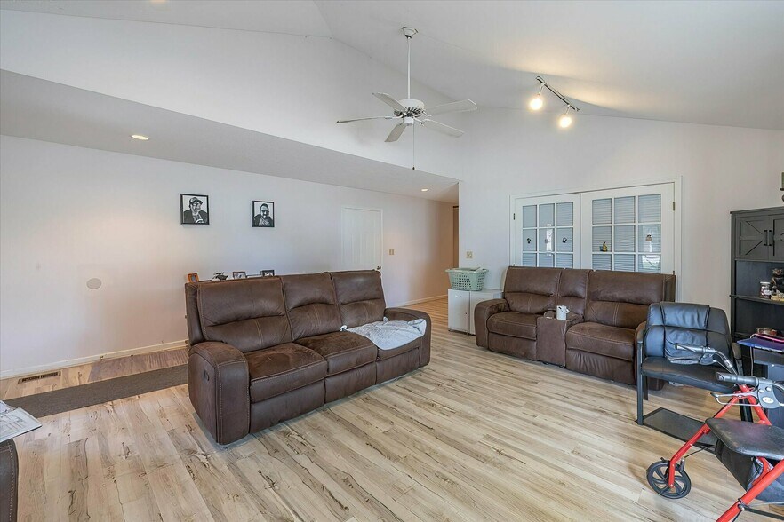 More Photos Of 714 College Dr, Anderson Apartments For Sale
